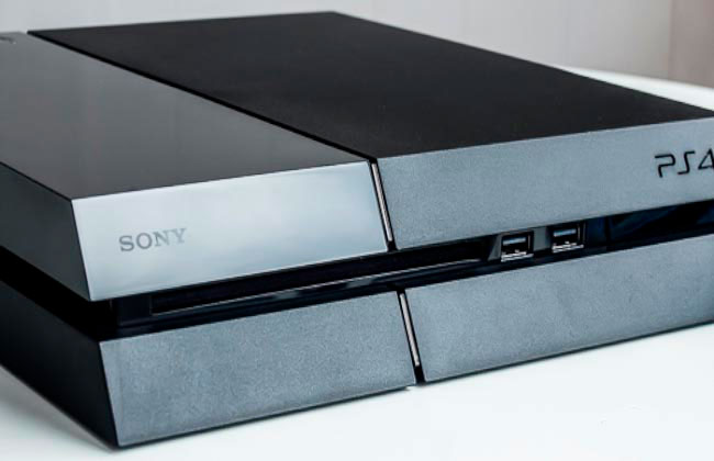 Передняя панель PlayStation 4